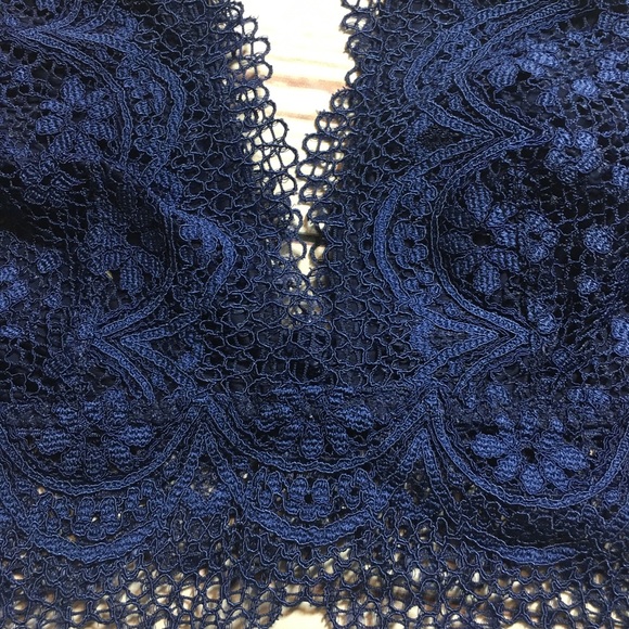 🆕Victoria's Secret Deep V Crop Bralette - Picture 2 of 6